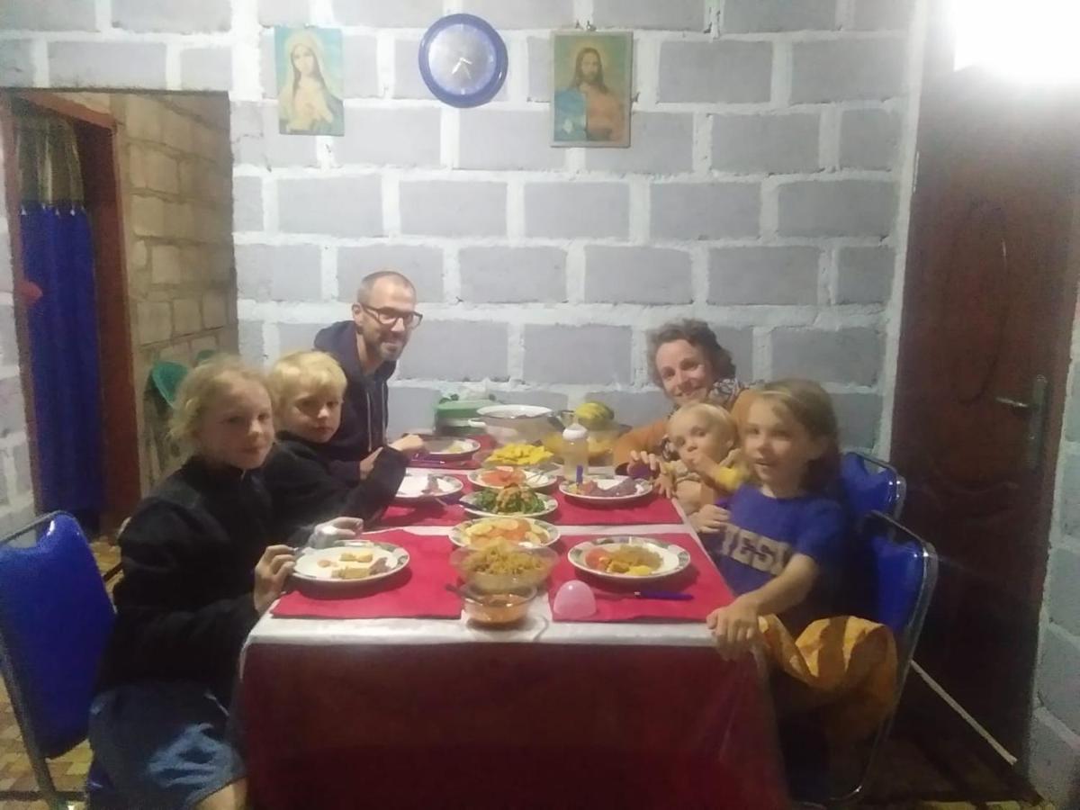 Arnolds Familly Homestay Bajawa Exterior foto