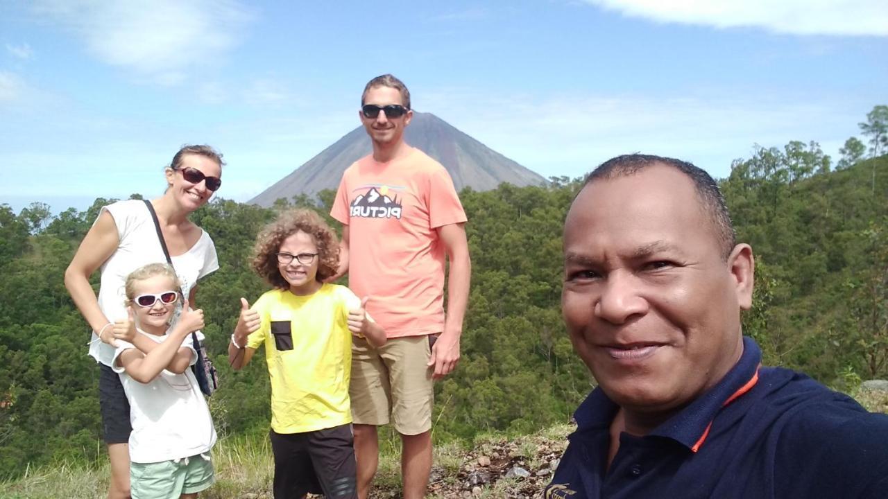 Arnolds Familly Homestay Bajawa Exterior foto