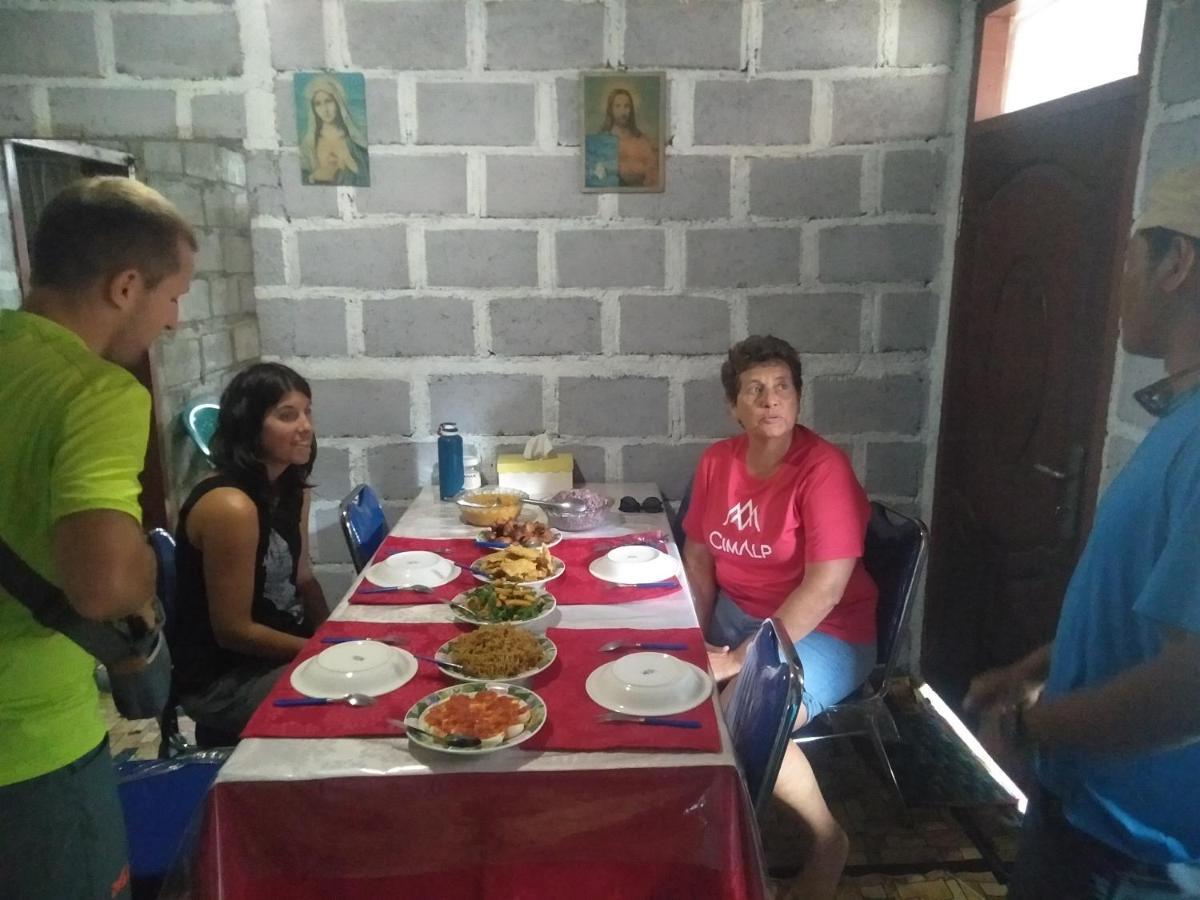 Arnolds Familly Homestay Bajawa Exterior foto